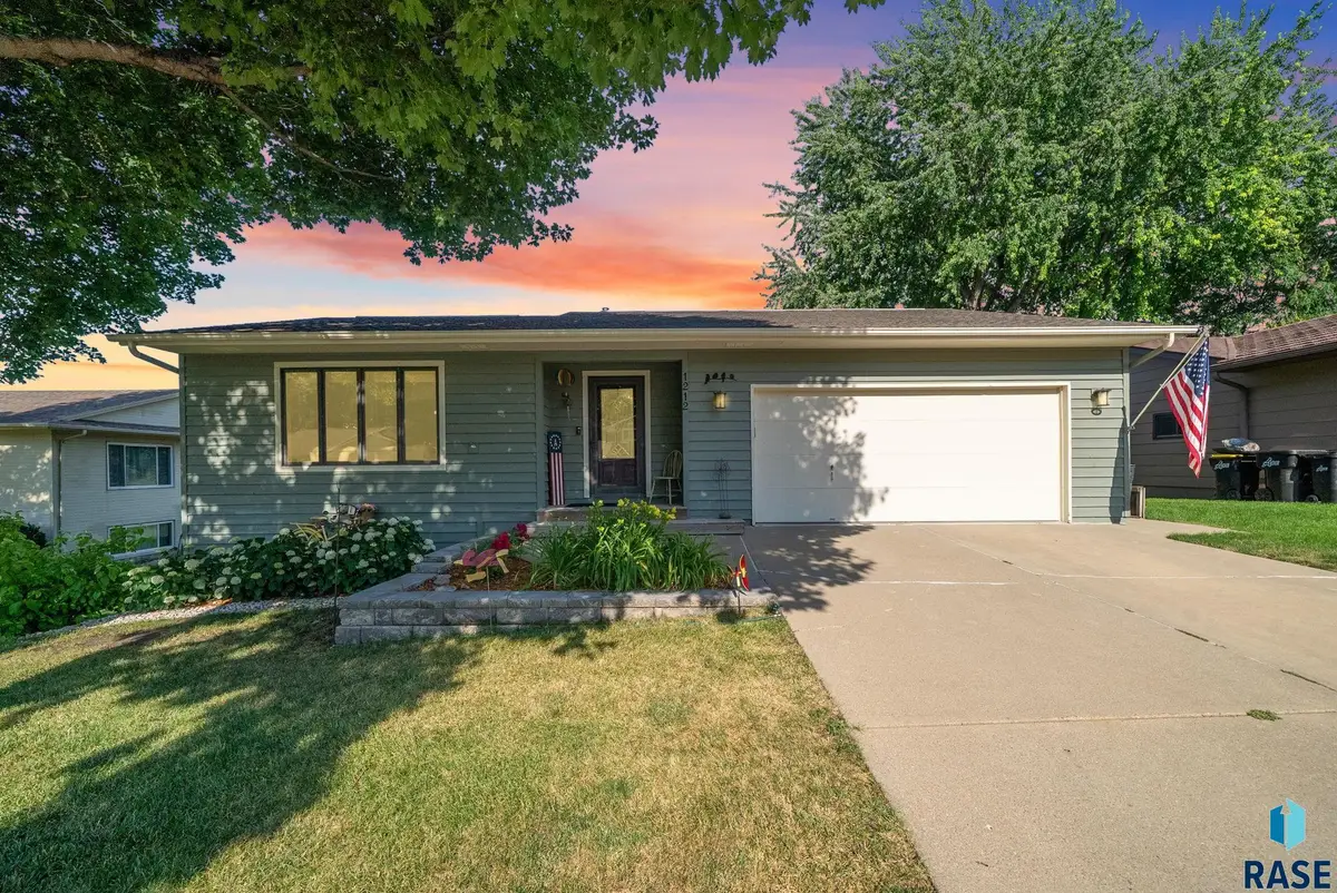 1212 S Joliet Ave, Sioux Falls, SD 57110 - #1