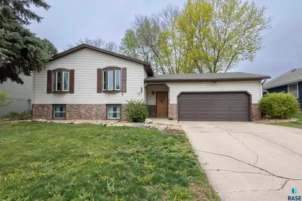 5004 W 49th St, Sioux Falls, SD 57106