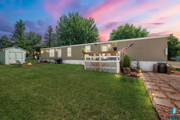 5806 W Tanager Pl, Sioux Falls, SD 57107
