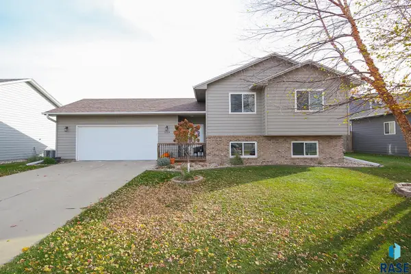 3704 S Stanford Ave, Sioux Falls, SD 57106