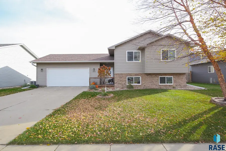 3704 S Stanford Ave, Sioux Falls, SD 57106 - #2