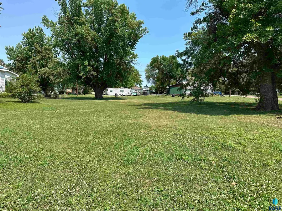 E Iowa St, Bridgewater, SD 57319 - #2
