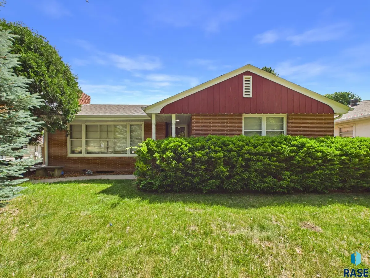 1804 S Lyndale Ave, Sioux Falls, SD 57105 - #1