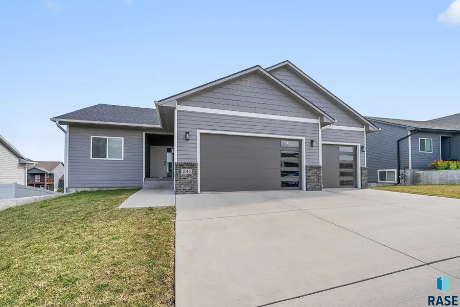 1014 N Archer Dr, Sioux Falls, SD 57103 - #2