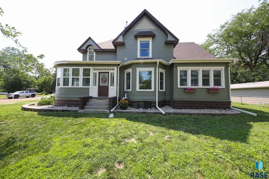 104 W Rummel Ave, Lennox, SD 57039 - #3