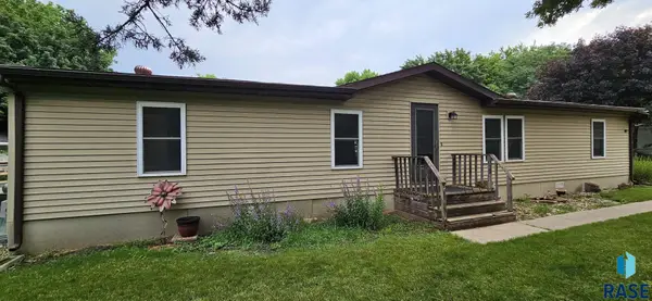 324 8th Ave S, Brookings, SD 57006