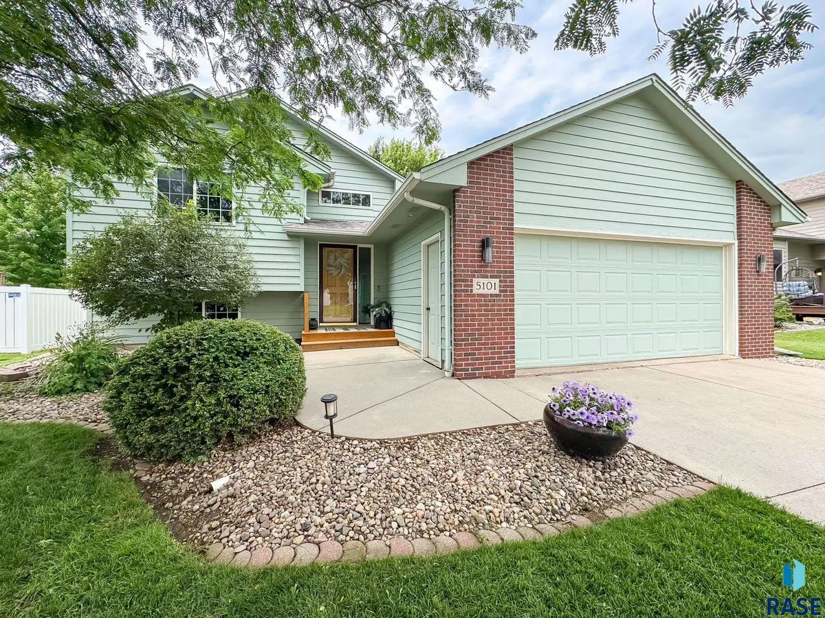 5101 S Arden Ave, Sioux Falls, SD 57108 - #1