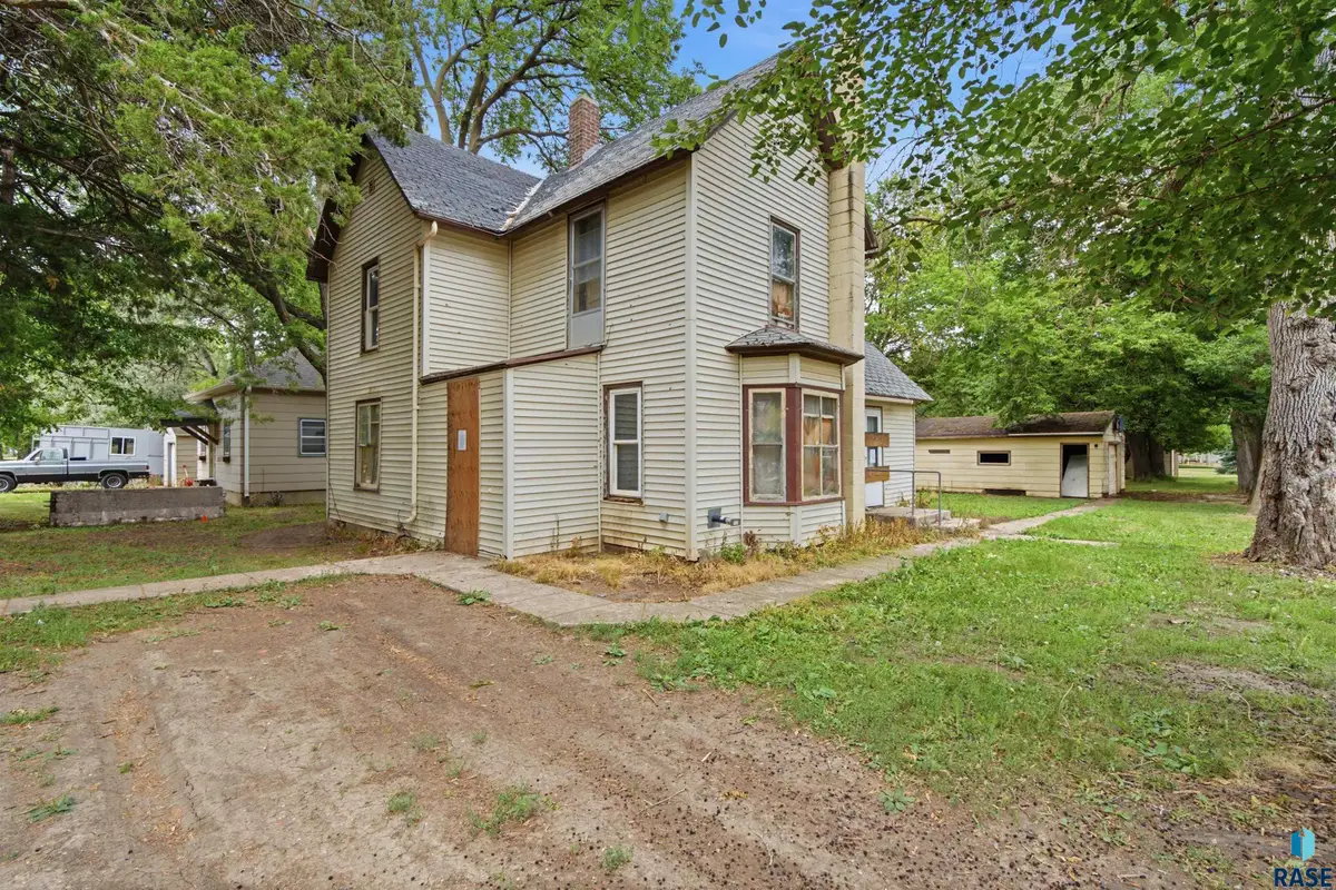 704 Montana Ave, Hurley, SD 57036 - #1