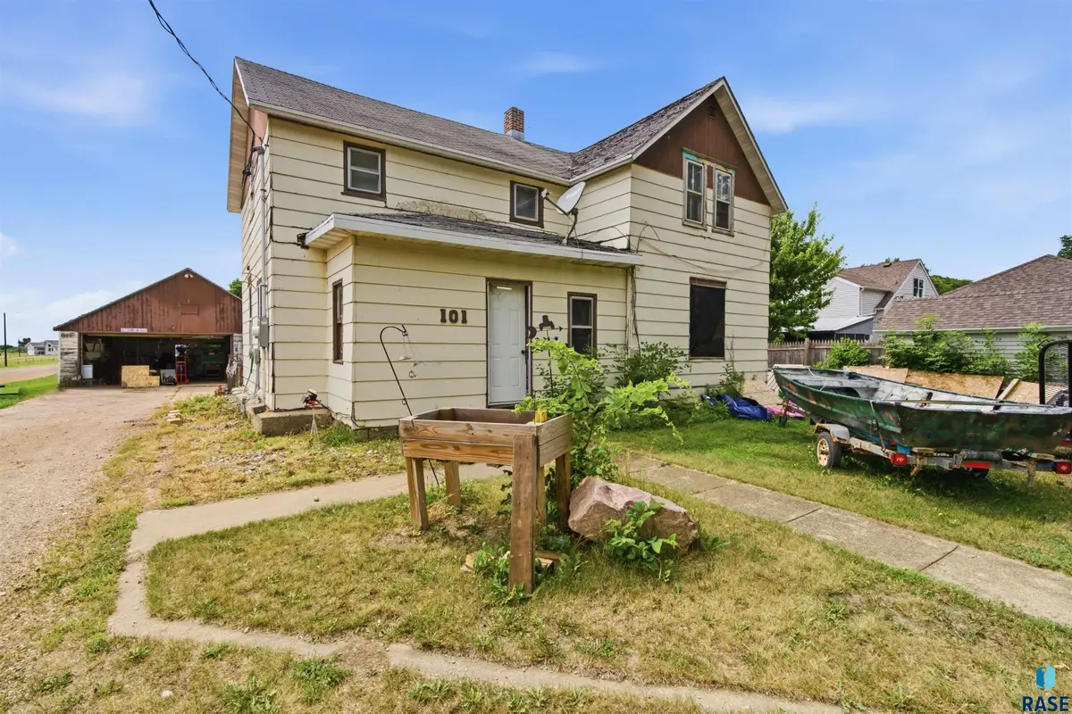 101 N Florida Ln, Marion, SD 57043 - #1