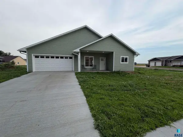 629 Foxtail Dr, Parker, SD 57053