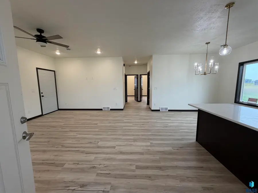 629 Foxtail Dr, Parker, SD 57053 - #3