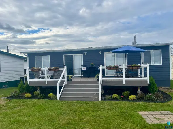182 N Lake Dr, Castlewood, SD 57223