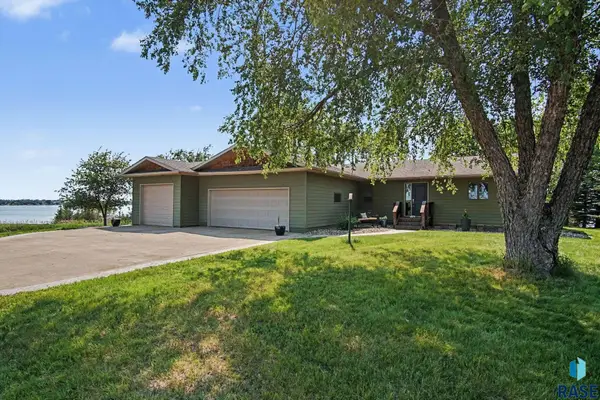 6767 Wicklow Hills Ln, Wentworth, SD 57075