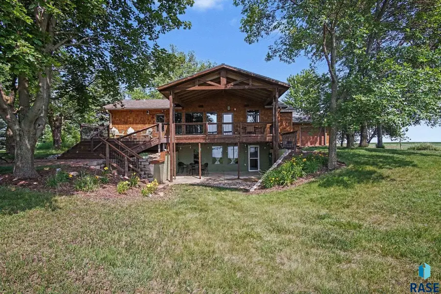 6767 Wicklow Hills Ln, Wentworth, SD 57075 - #2