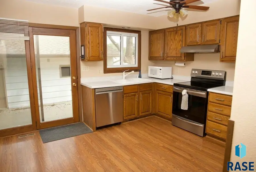 1918 S Cliff Ave, Sioux Falls, SD 57105 - #2
