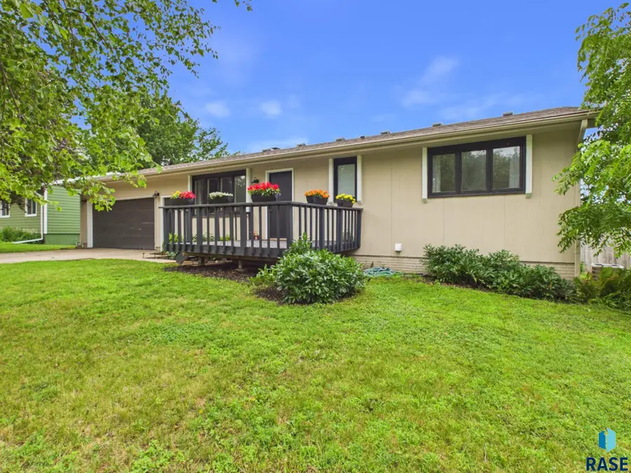 301 S 3rd Ave, Brandon, SD 57005 - #2