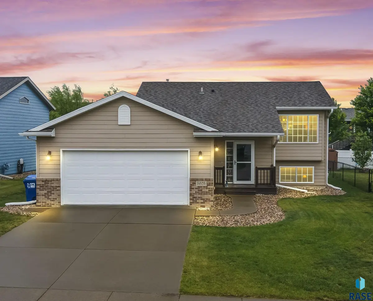 5605 W Hemlock Dr, Sioux Falls, SD 57107 - #1