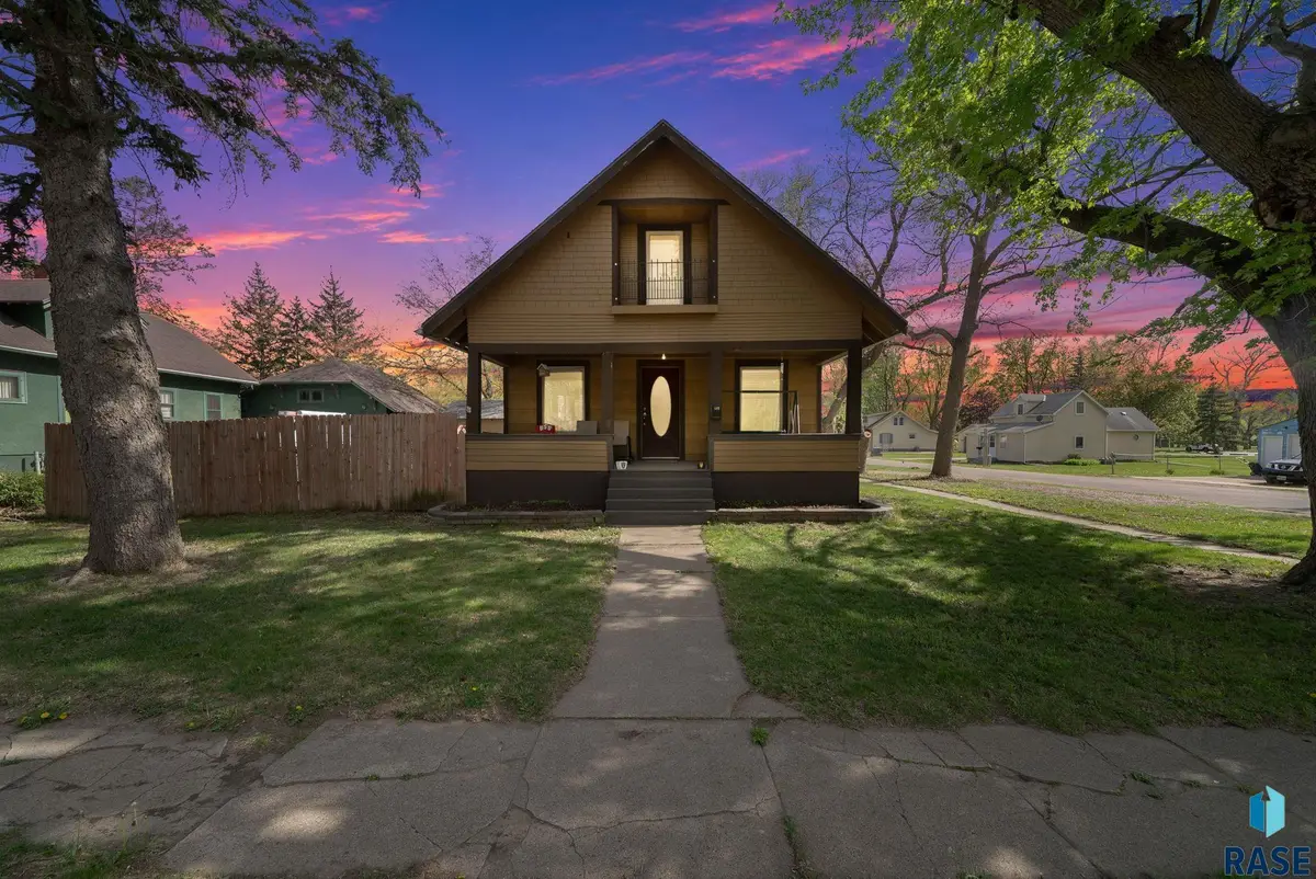 511 W Main St, Beresford, SD 57004 - #1