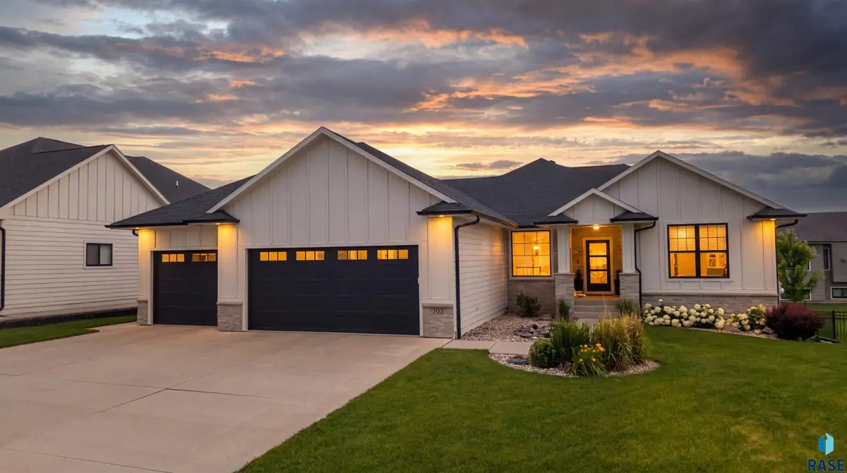 708 E 77th St, Sioux Falls, SD 57108 - #1