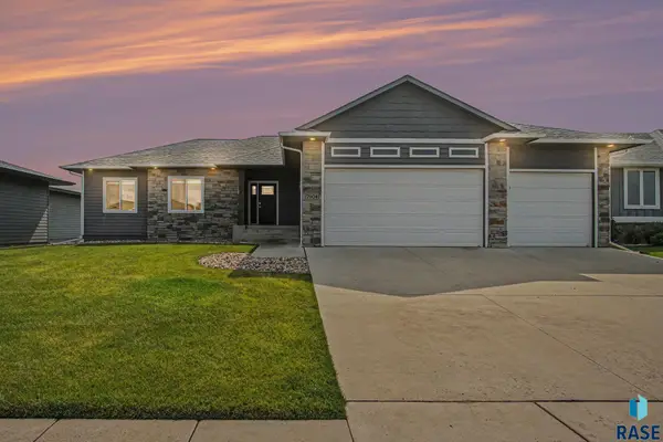 7904 S Pinewood Ave, Sioux Falls, SD 57108