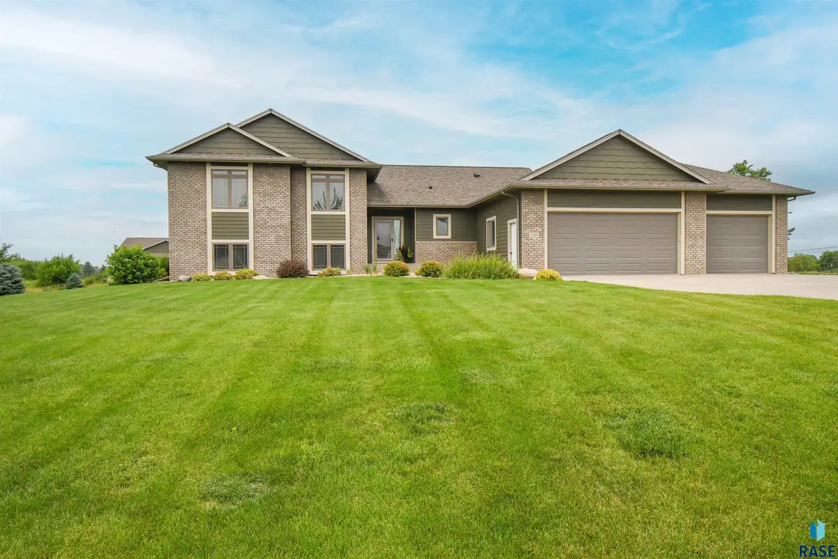 27203 Regal Ct, Sioux Falls, SD 57108 - #1