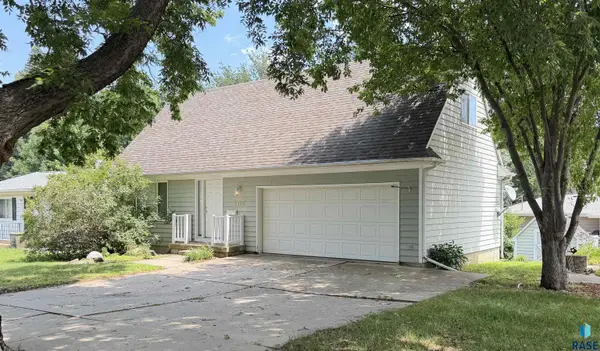 2112 Holly Ave S, Sioux Falls, SD 57105