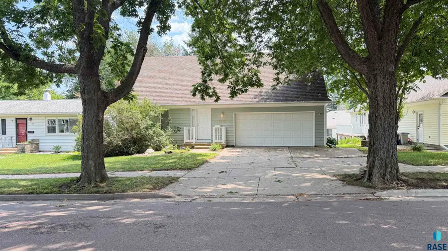 2112 Holly Ave S, Sioux Falls, SD 57105 - #2