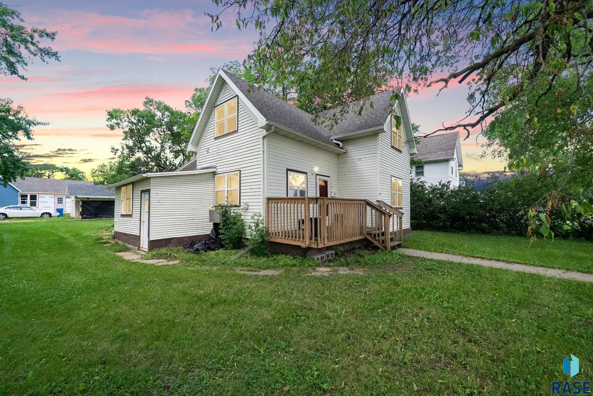 219 S Union Ave, Madison, SD 57042 - #1
