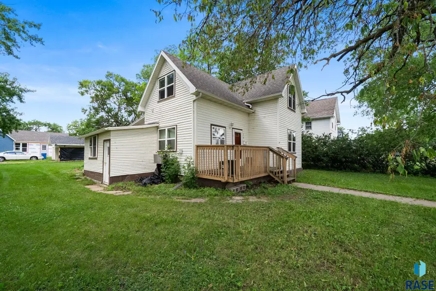 219 S Union Ave, Madison, SD 57042 - #2