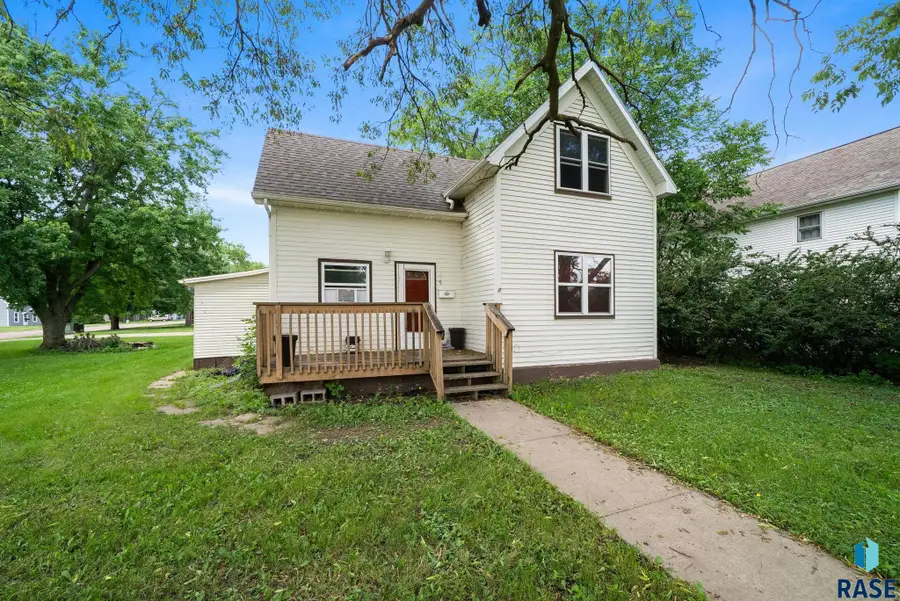 219 S Union Ave, Madison, SD 57042 - #3