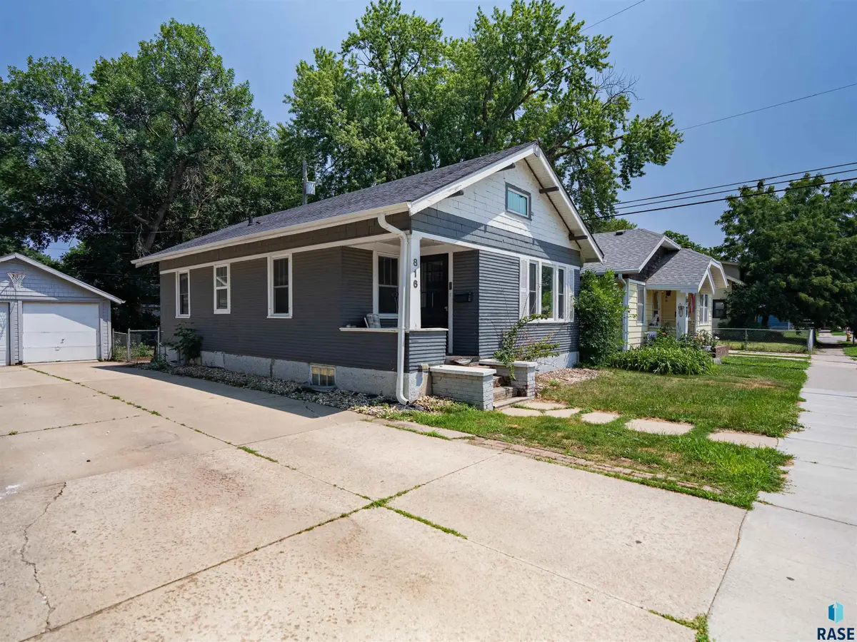 816 22nd St, Sioux Falls, SD 57105 - #1