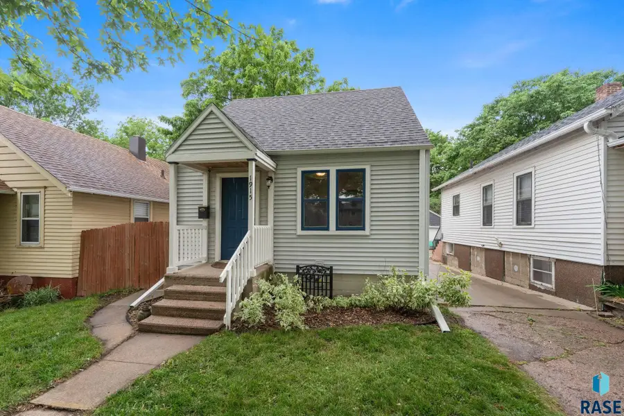1915 S Spring Ave, Sioux Falls, SD 57105 - #2