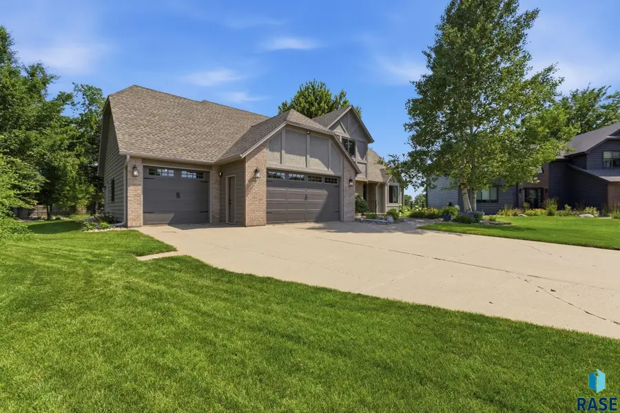 6709 W 32nd St, Sioux Falls, SD 57106 - #2