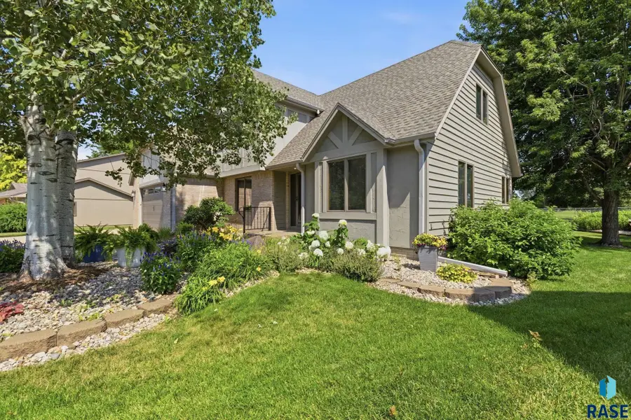 6709 W 32nd St, Sioux Falls, SD 57106 - #3