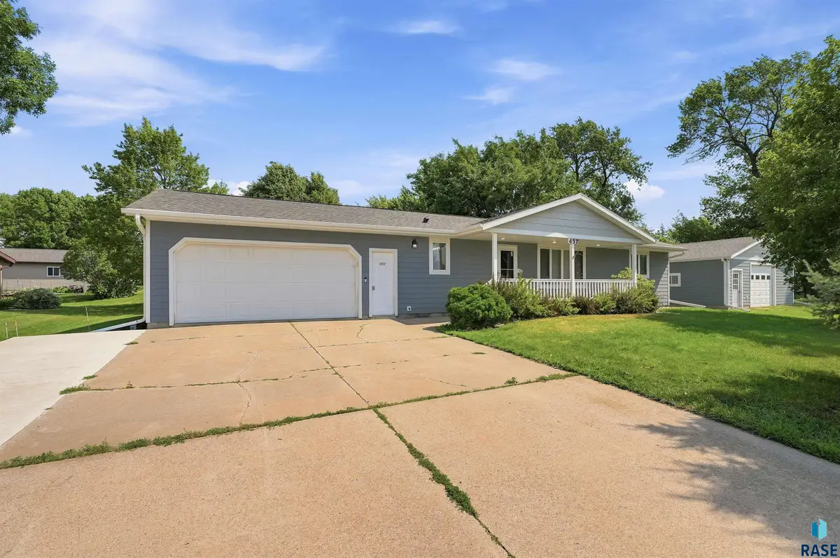 437 Holder St, Larchwood, IA 51241 - #1