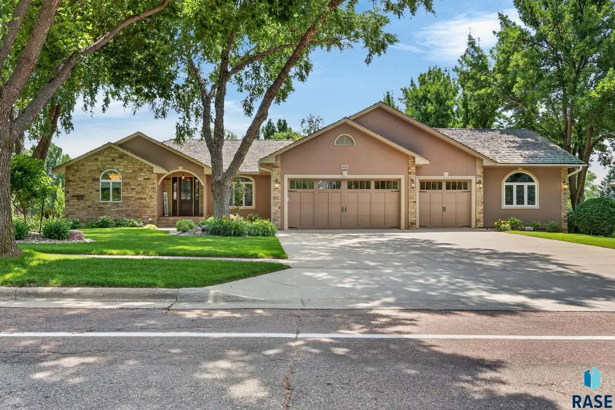905 W Ralph Rogers Rd, Sioux Falls, SD 57108 - #1