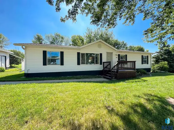 104 N Cheers Pl, Sioux Falls, SD 57107