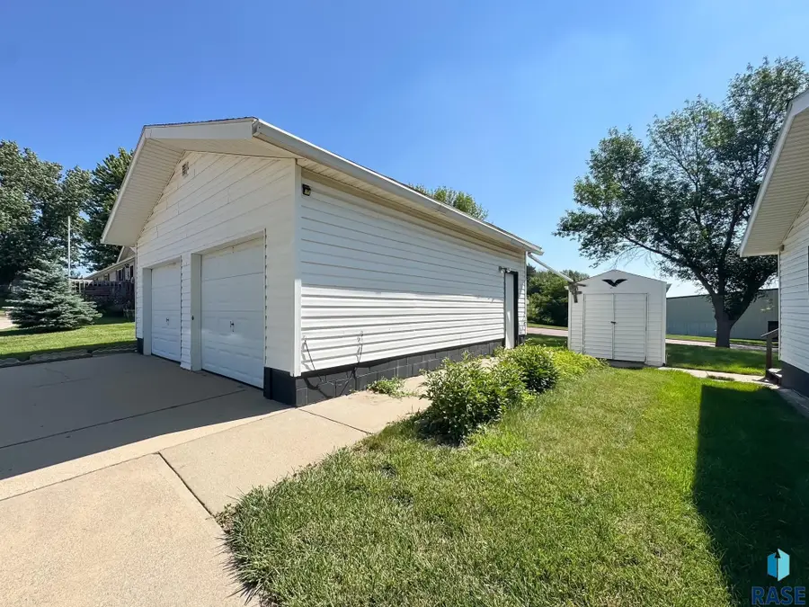 104 N Cheers Pl, Sioux Falls, SD 57107 - #3