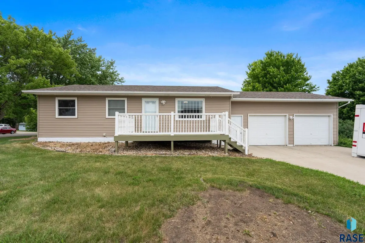 804 S Wind St, Flandreau, SD 57028 - #1