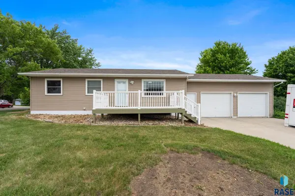 804 S Wind St, Flandreau, SD 57028