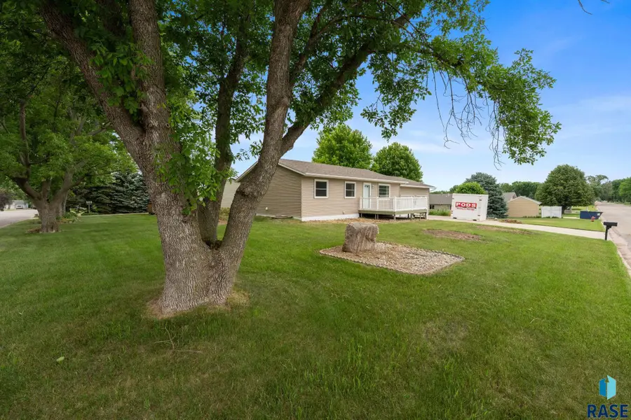 804 S Wind St, Flandreau, SD 57028 - #2