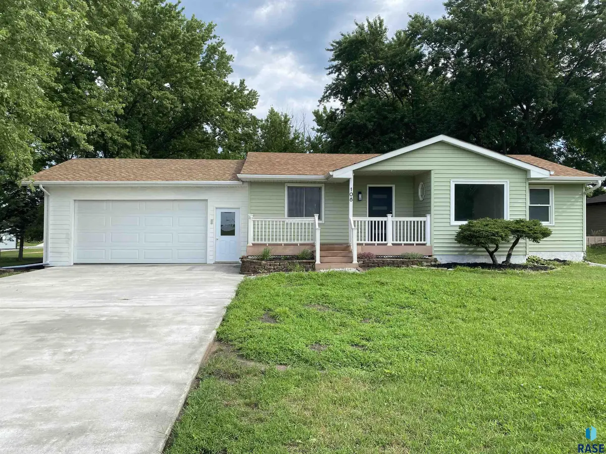 108 W Alton Ave, Flandreau, SD 57028 - #1