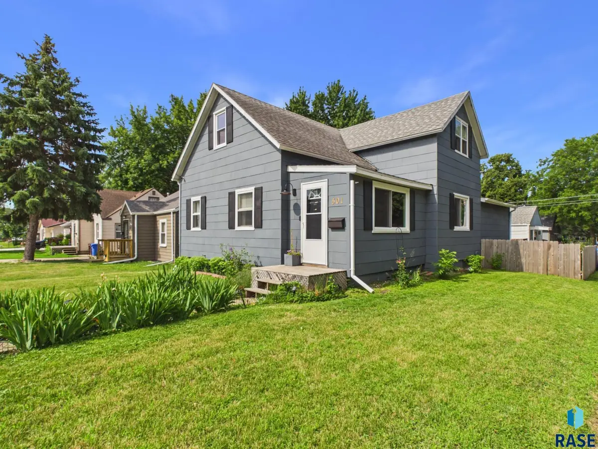 501 S Hawthorne Ave, Sioux Falls, SD 57104 - #1