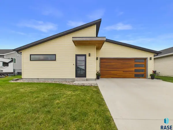 2508 Dean Ct, Brookings, SD 57006