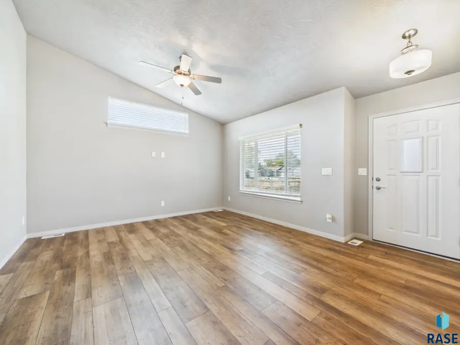 905 Fanning St, Tea, SD 57064 - #2
