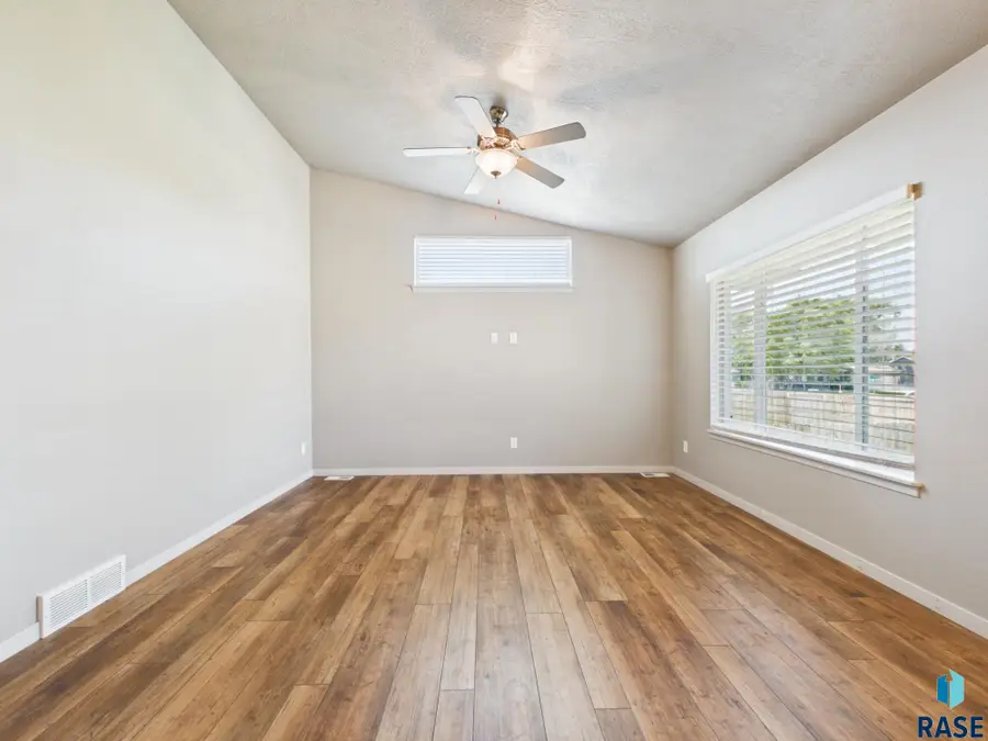 905 Fanning St, Tea, SD 57064 - #3