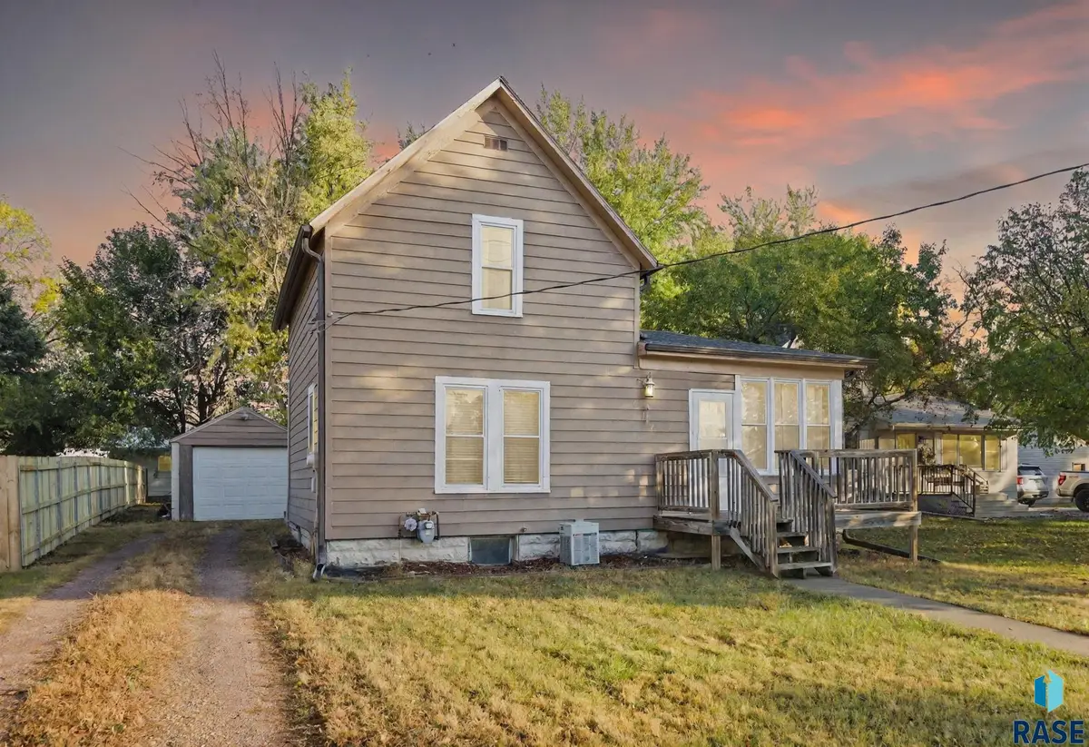 612 W 1st Ave, Lennox, SD 57039 - #1
