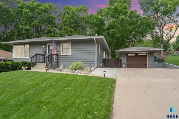 2201 S Crestwood Rd, Sioux Falls, SD 57105