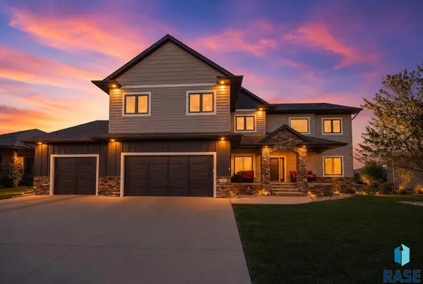 1301 Hyannis Port Ln, Sioux Falls, SD 57106