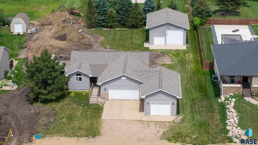 7816 W 42nd St, Sioux Falls, SD 57106 - #3